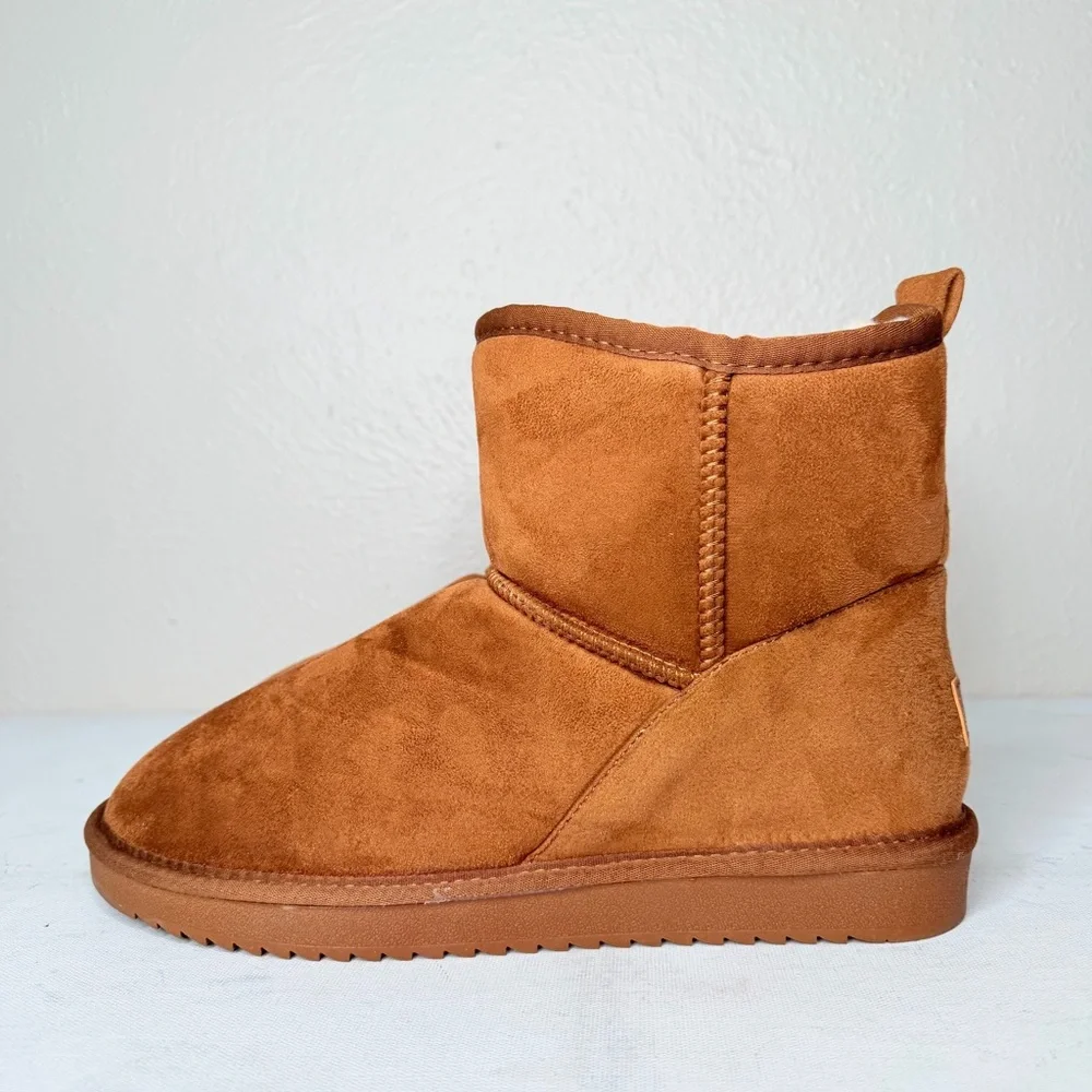 Crown Vintage tan suede camel snow boot